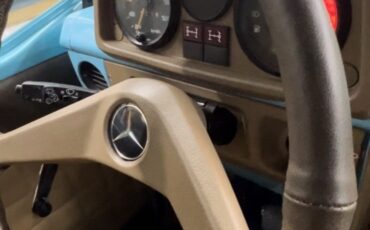 Mercedes-Benz-250-1992-36