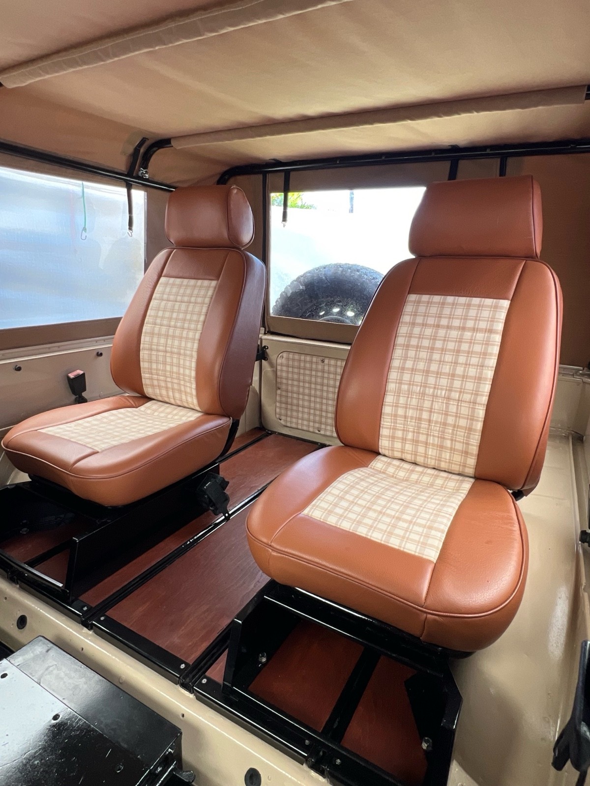 Mercedes-Benz-250-1992-38