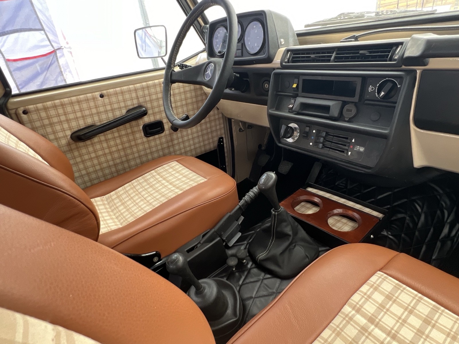 Mercedes-Benz-250-1992-39
