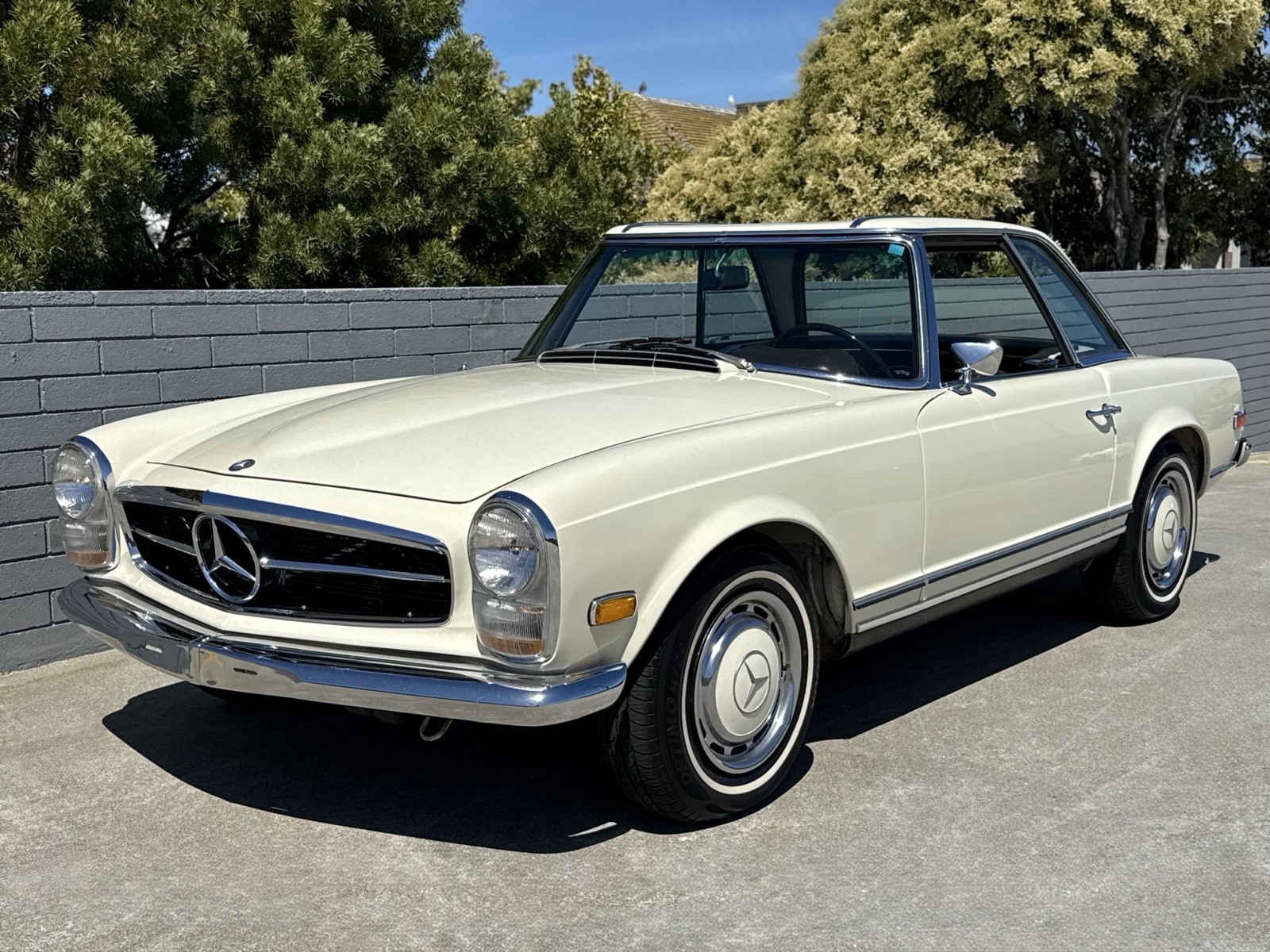 Mercedes-Benz-280-SL-1968-1
