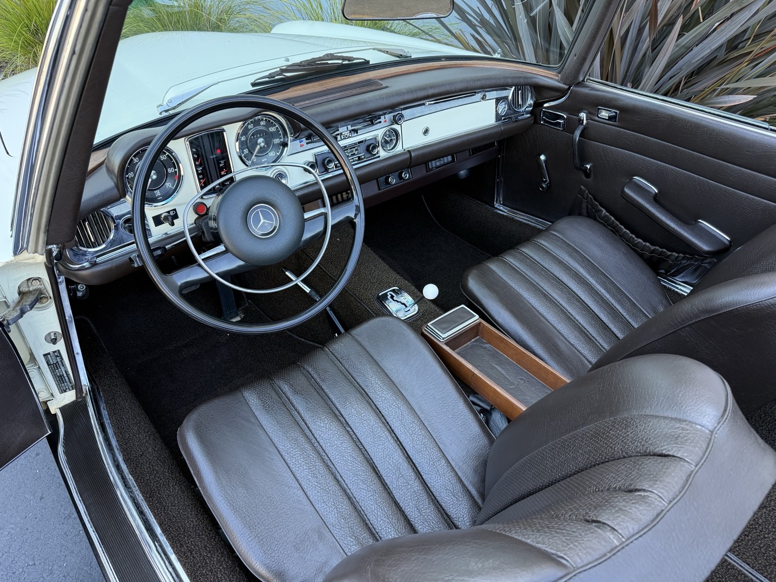 Mercedes-Benz-280-SL-1968-10