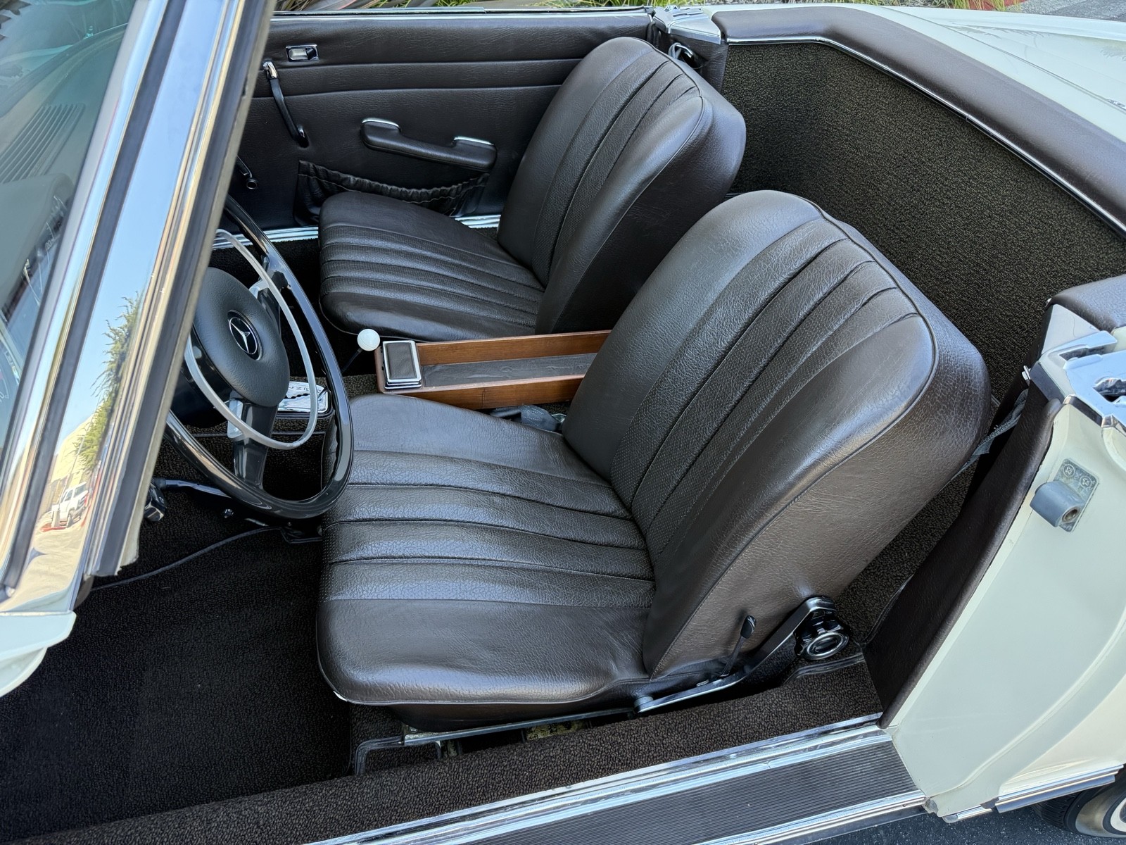 Mercedes-Benz-280-SL-1968-11