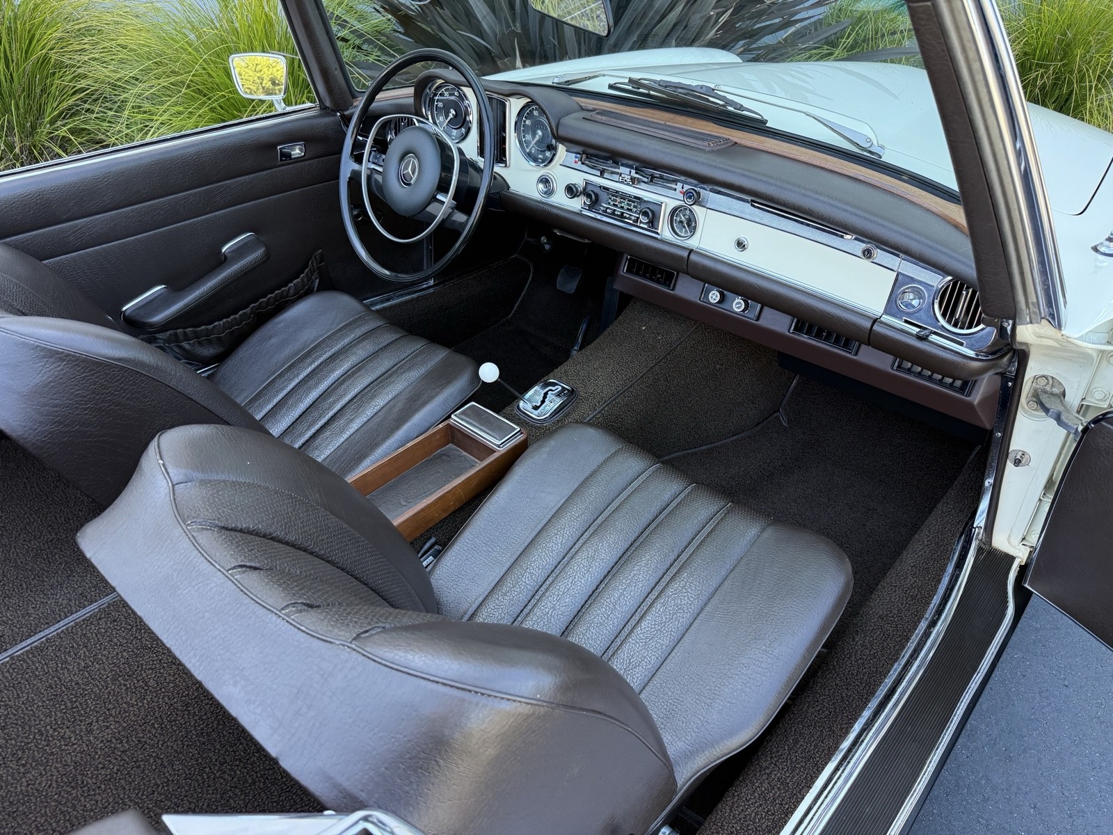 Mercedes-Benz-280-SL-1968-12