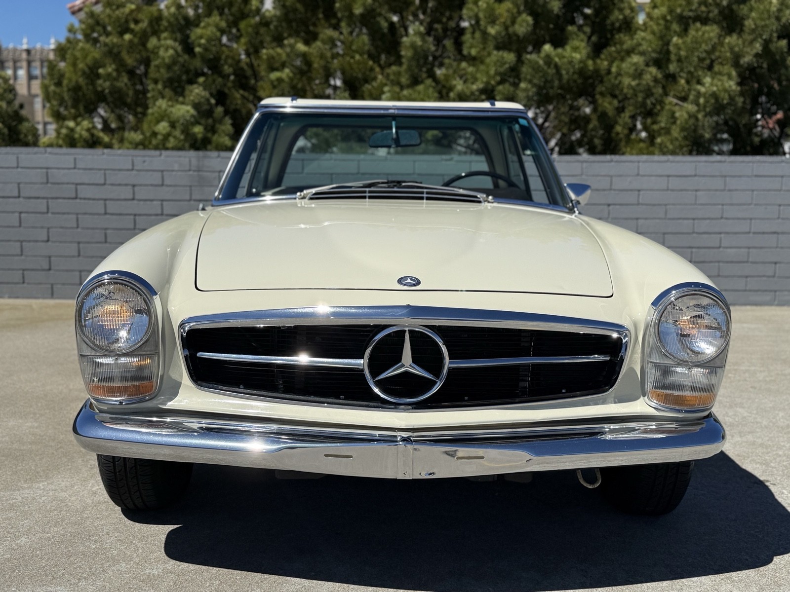 Mercedes-Benz-280-SL-1968-2