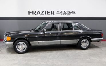 Mercedes-Benz-280SEL-1985
