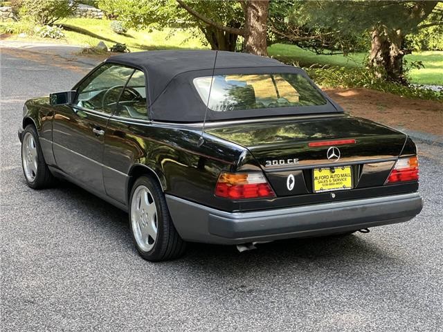 Mercedes-Benz-300-CE-Cabriolet-1993-15
