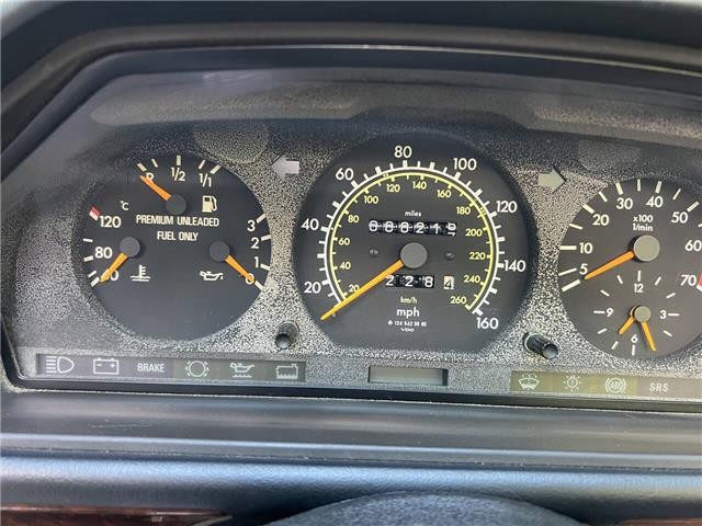Mercedes-Benz-300-CE-Cabriolet-1993-23