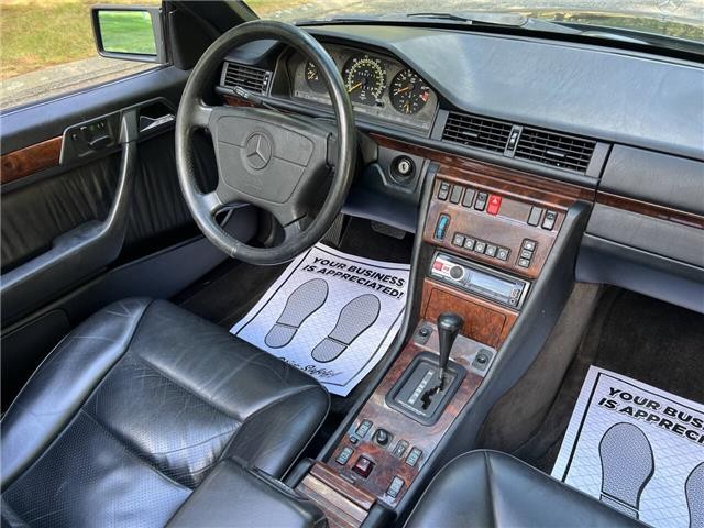 Mercedes-Benz-300-CE-Cabriolet-1993-31