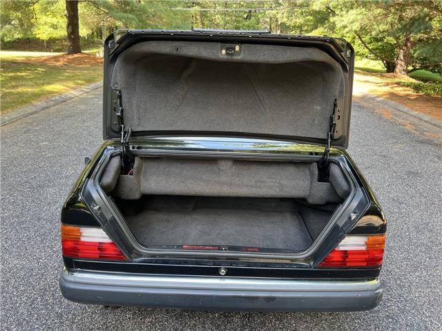 Mercedes-Benz-300-CE-Cabriolet-1993-34