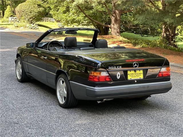 Mercedes-Benz-300-CE-Cabriolet-1993-6