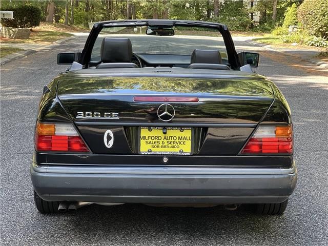 Mercedes-Benz-300-CE-Cabriolet-1993-7