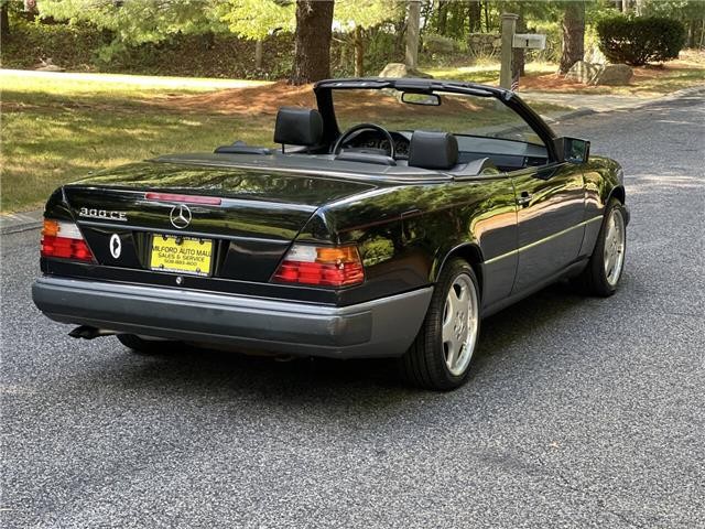 Mercedes-Benz-300-CE-Cabriolet-1993-8