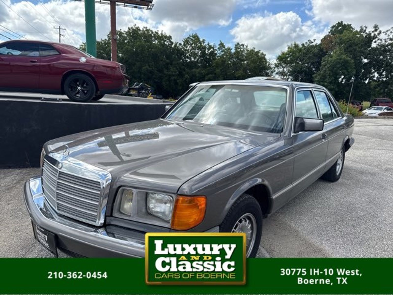 Mercedes-Benz-300-Class-1982-Sedan