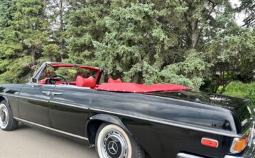 Mercedes-Benz-300-Series-1972-Convertible-1