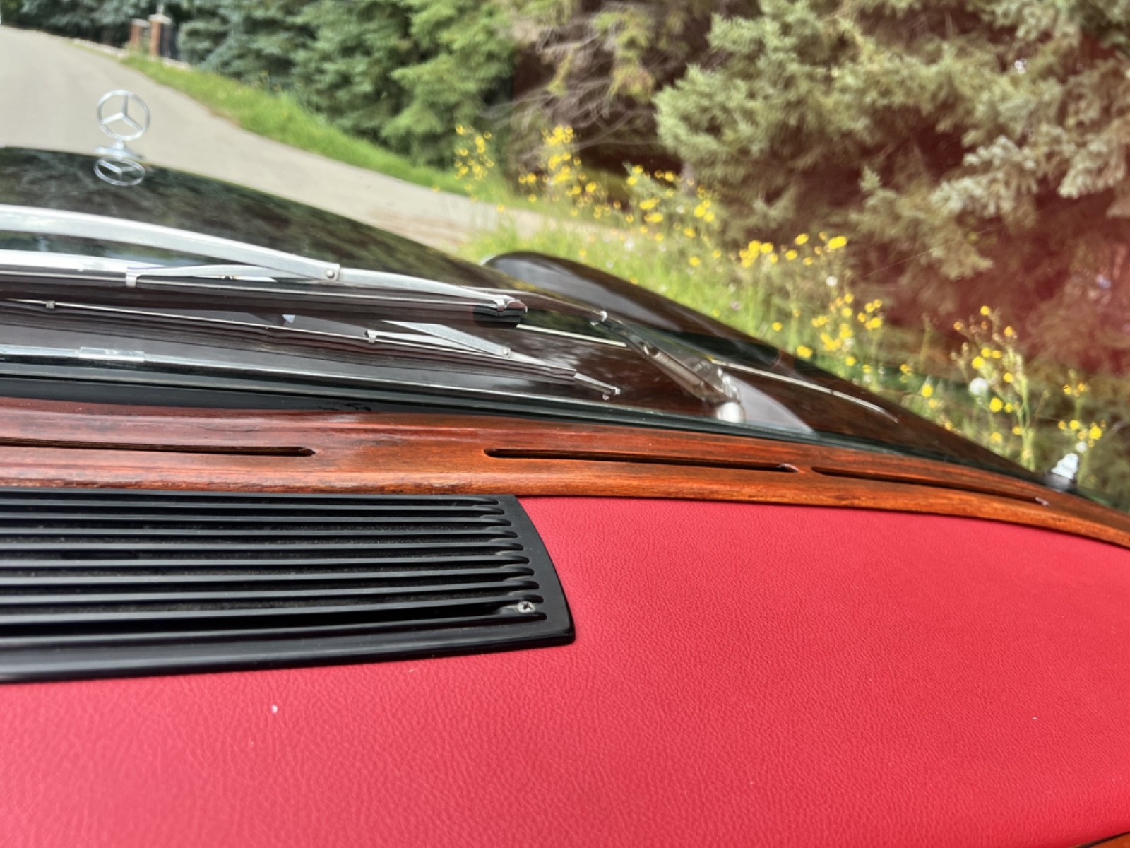 Mercedes-Benz-300-Series-1972-Convertible-10