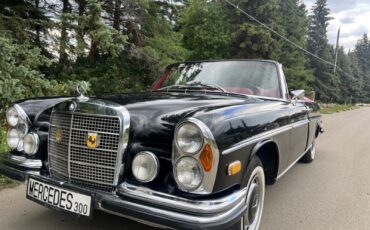 Mercedes-Benz-300-Series-1972-Convertible-3