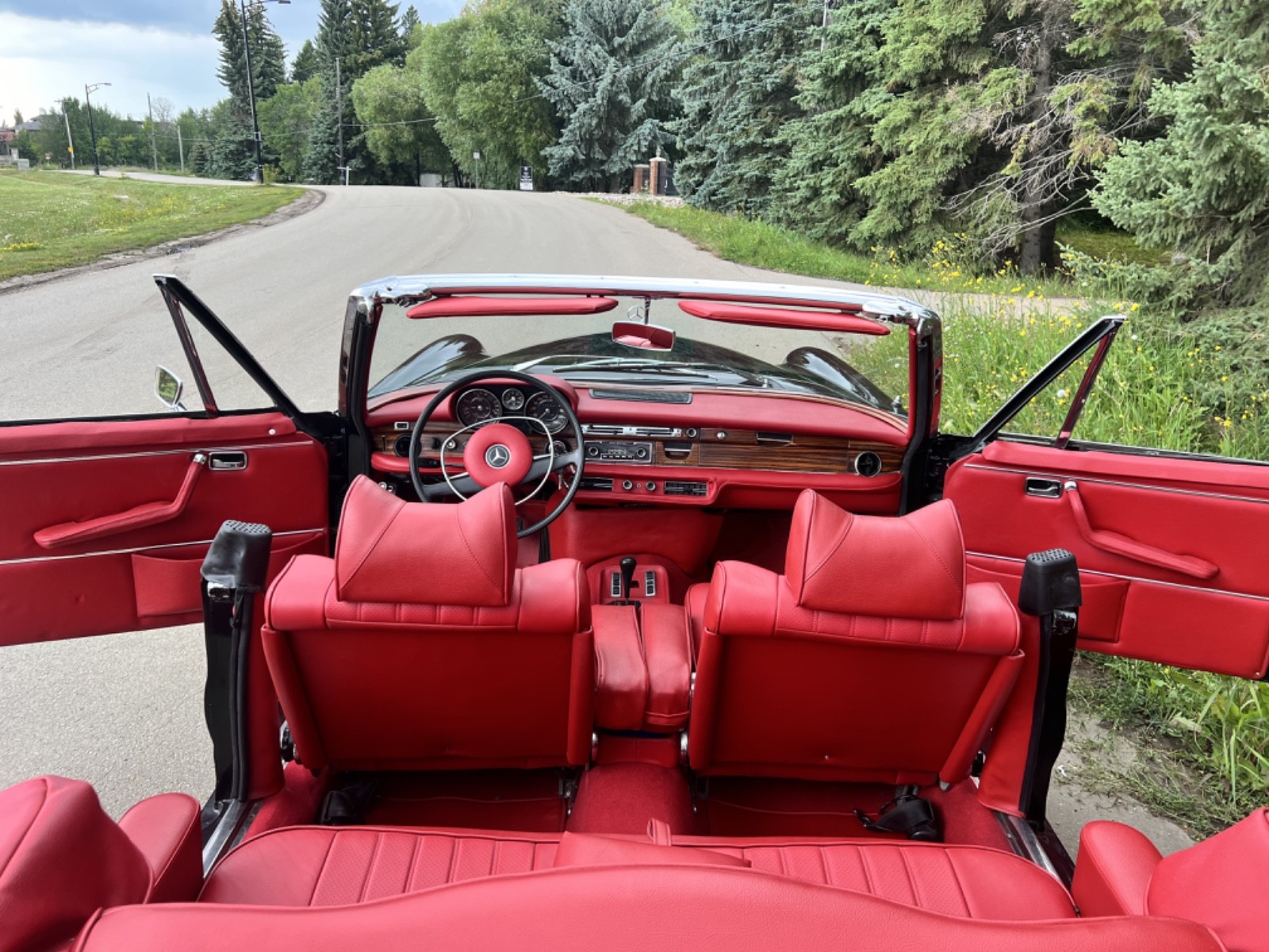 Mercedes-Benz-300-Series-1972-Convertible-6