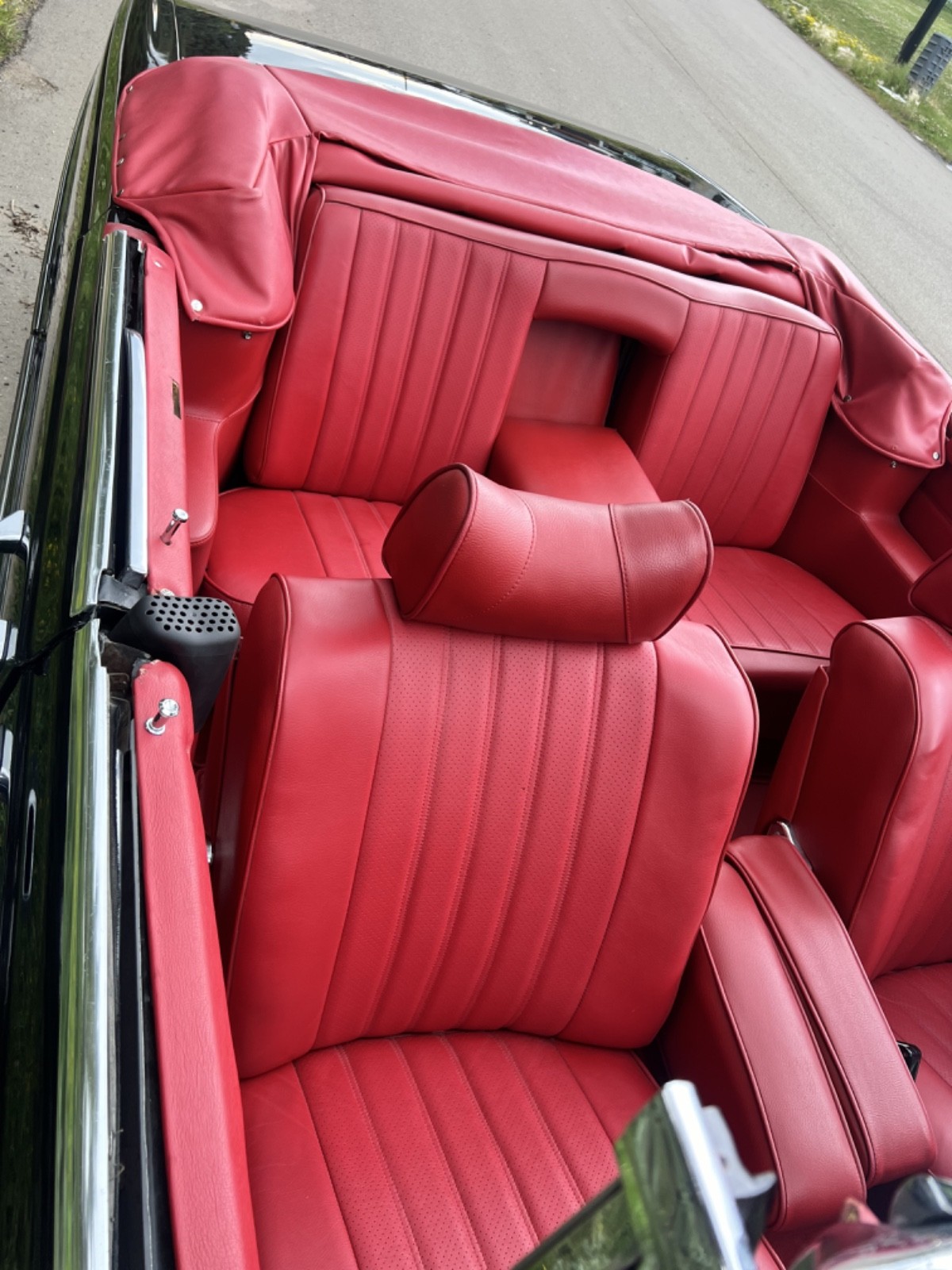 Mercedes-Benz-300-Series-1972-Convertible-9