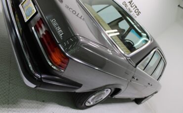 Mercedes-Benz-300-Series-1978-Sedan-19