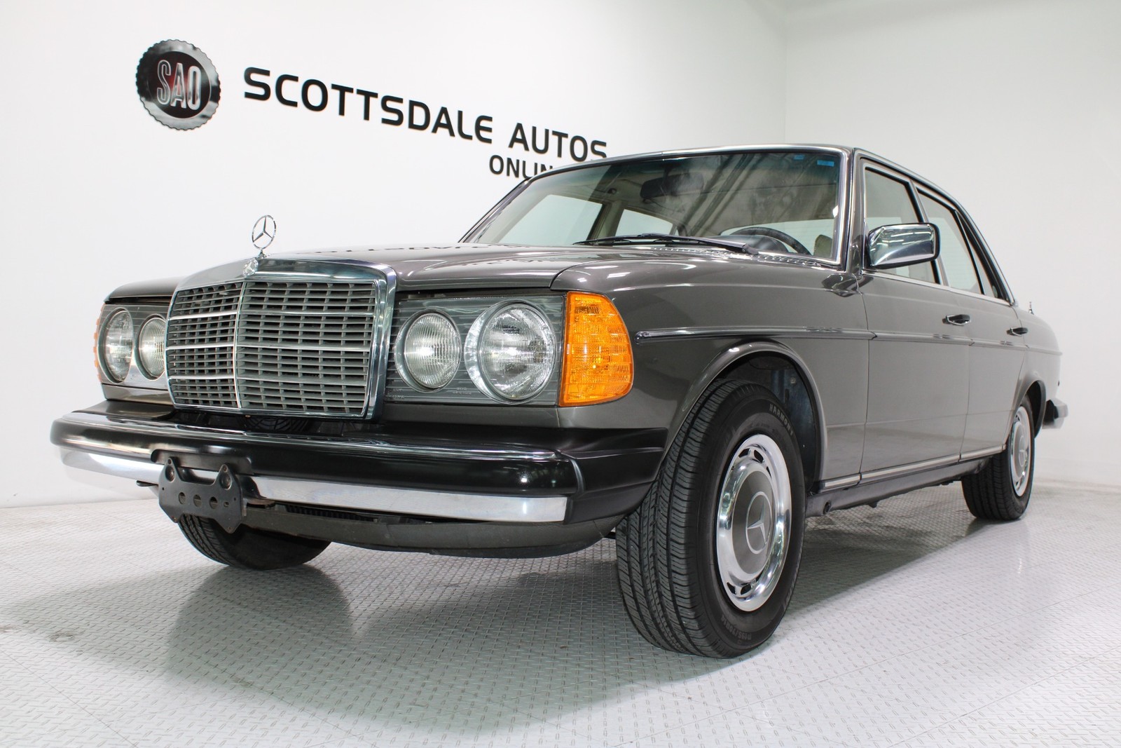 Mercedes-Benz 300-Series 1978 Sedan