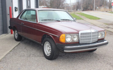 Mercedes-Benz-300-Series-1980-Coupe-1