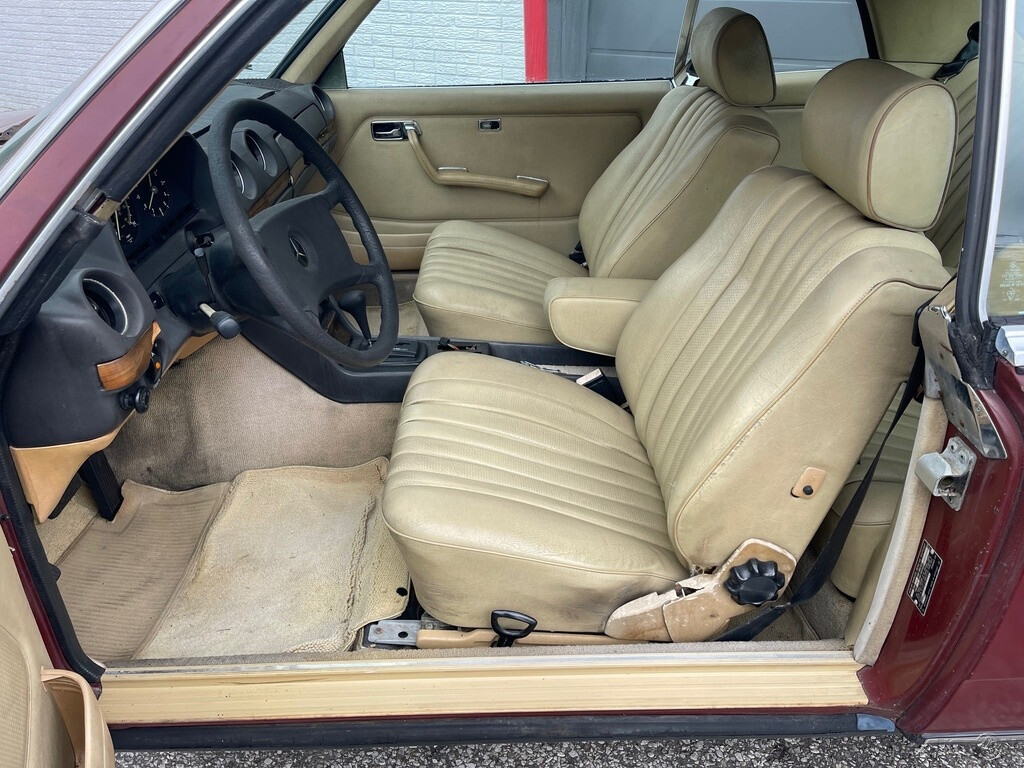 Mercedes-Benz-300-Series-1980-Coupe-13