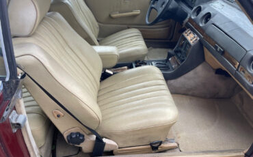 Mercedes-Benz-300-Series-1980-Coupe-15