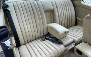 Mercedes-Benz-300-Series-1980-Coupe-16