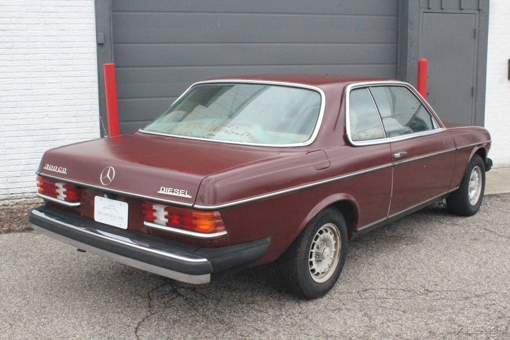 Mercedes-Benz-300-Series-1980-Coupe-2