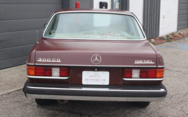 Mercedes-Benz-300-Series-1980-Coupe-5