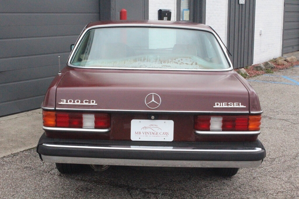 Mercedes-Benz-300-Series-1980-Coupe-5