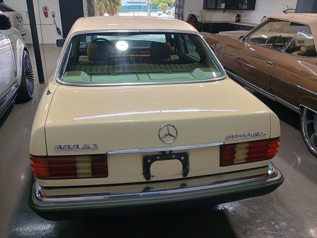 Mercedes-Benz-300-Series-1981-1