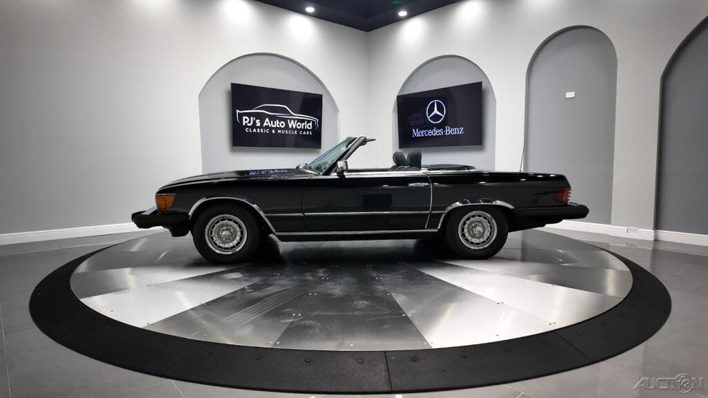 Mercedes-Benz-300-Series-1982-Convertible-1