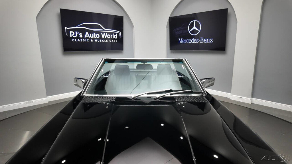 Mercedes-Benz-300-Series-1982-Convertible-10