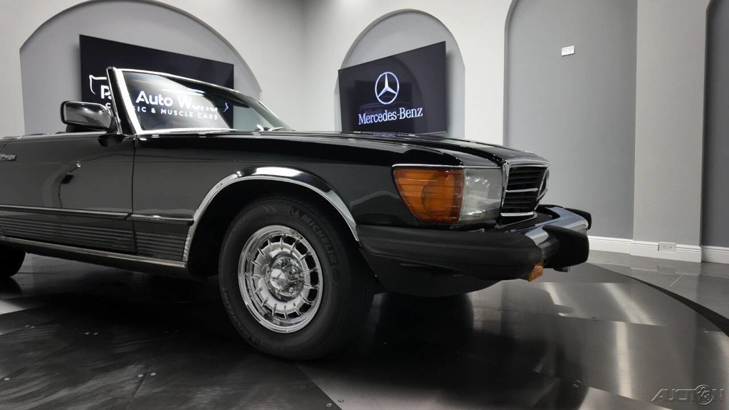 Mercedes-Benz-300-Series-1982-Convertible-12