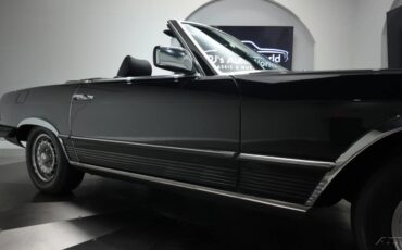 Mercedes-Benz-300-Series-1982-Convertible-14