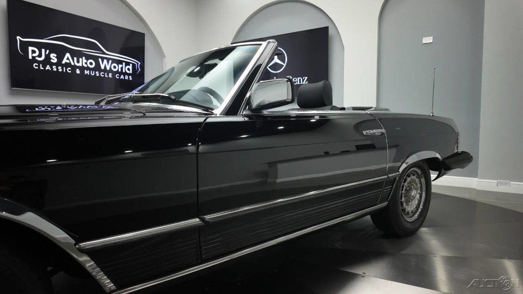 Mercedes-Benz-300-Series-1982-Convertible-17