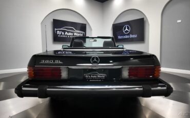 Mercedes-Benz-300-Series-1982-Convertible-18