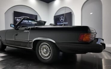 Mercedes-Benz-300-Series-1982-Convertible-21