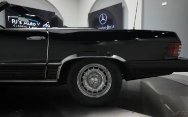 Mercedes-Benz-300-Series-1982-Convertible-22