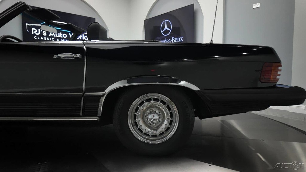 Mercedes-Benz-300-Series-1982-Convertible-22