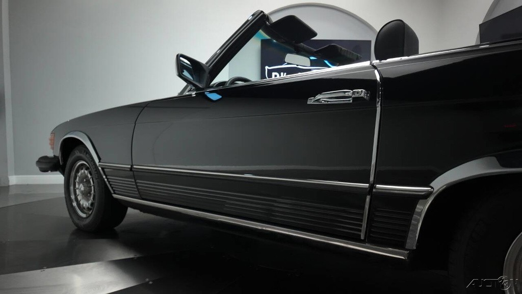Mercedes-Benz-300-Series-1982-Convertible-23