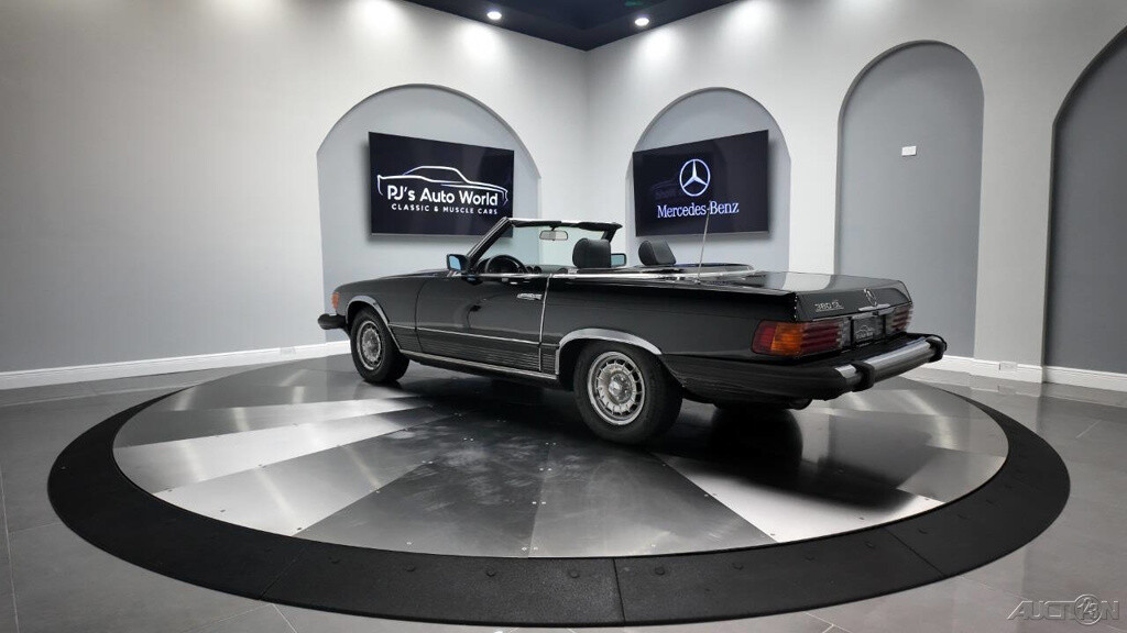 Mercedes-Benz-300-Series-1982-Convertible-3