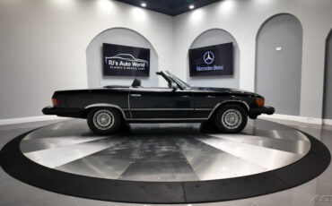 Mercedes-Benz-300-Series-1982-Convertible-4
