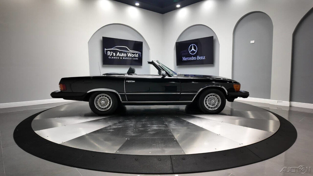 Mercedes-Benz-300-Series-1982-Convertible-4