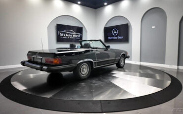 Mercedes-Benz-300-Series-1982-Convertible-6