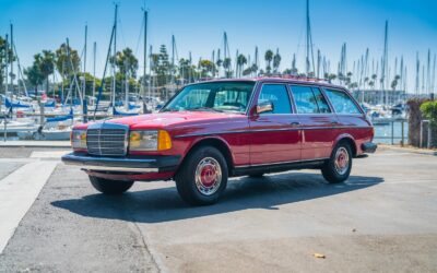 Mercedes-Benz 300-Series 1982 Sedan