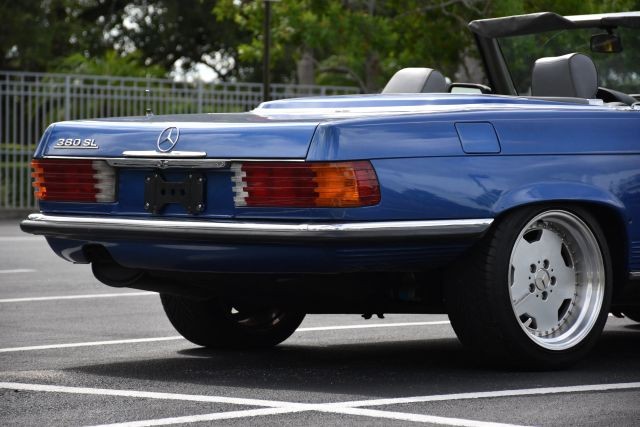 Mercedes-Benz-300-Series-1983-Convertible-11