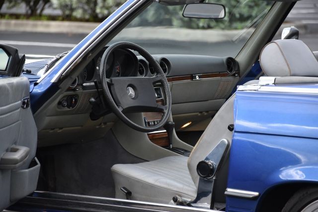 Mercedes-Benz-300-Series-1983-Convertible-12