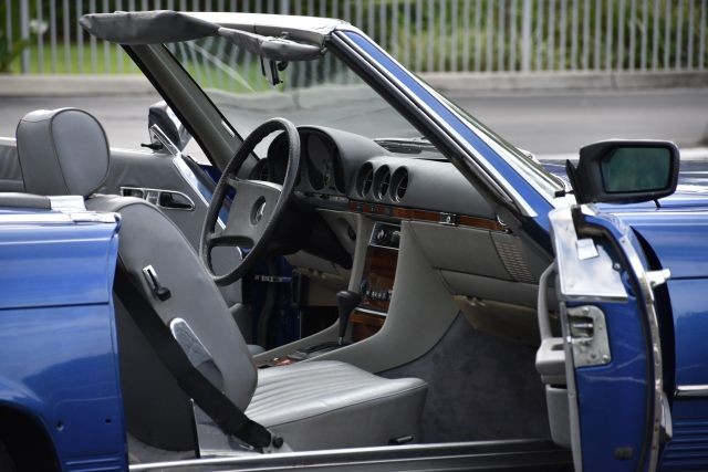 Mercedes-Benz-300-Series-1983-Convertible-13